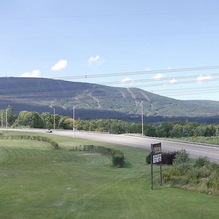 Holiday Villa Resorts At Mont Ste Anne Beaupre Exterior photo