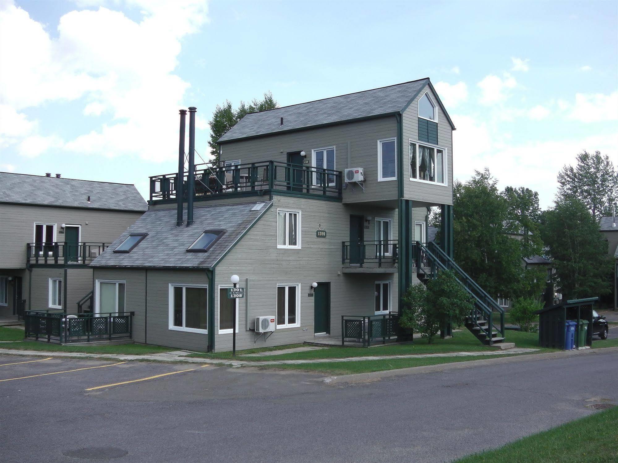 Holiday Villa Resorts At Mont Ste Anne Beaupre Exterior photo