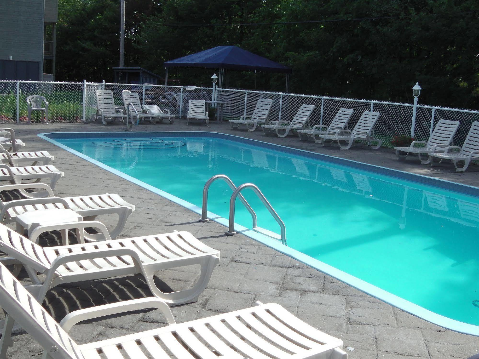 Holiday Villa Resorts At Mont Ste Anne Beaupre Exterior photo